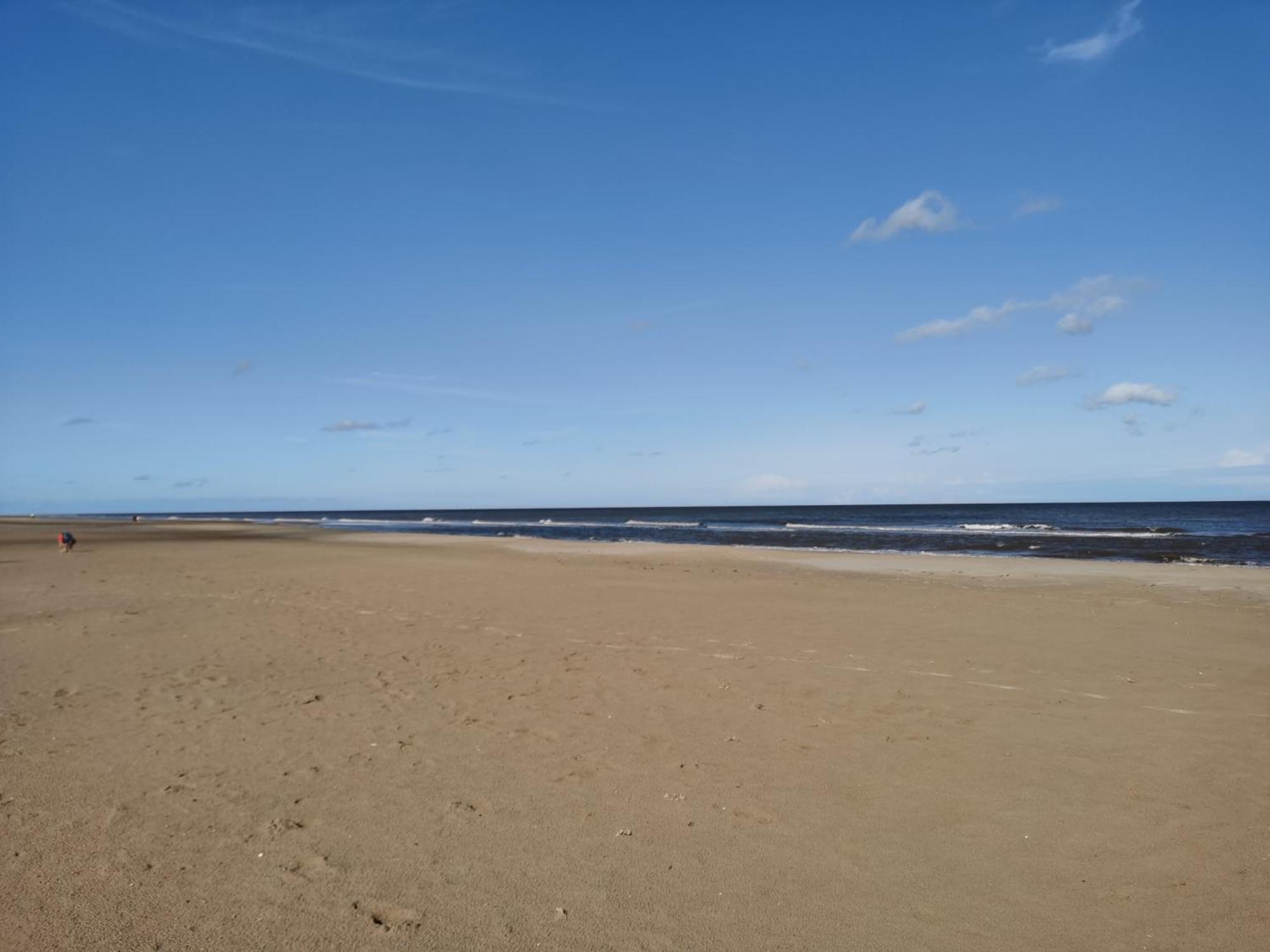 Golden Sands Beach Activities Sea Holiday Relax Мейблторп Экстерьер фото