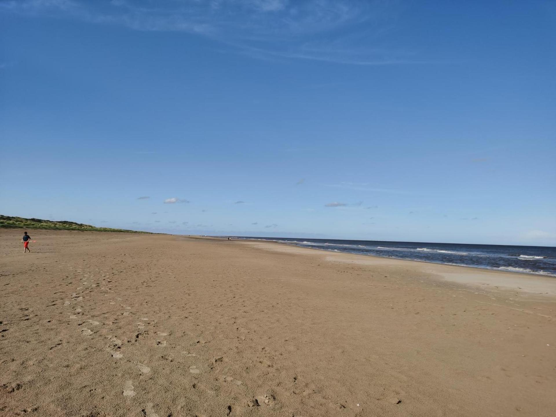 Golden Sands Beach Activities Sea Holiday Relax Мейблторп Экстерьер фото